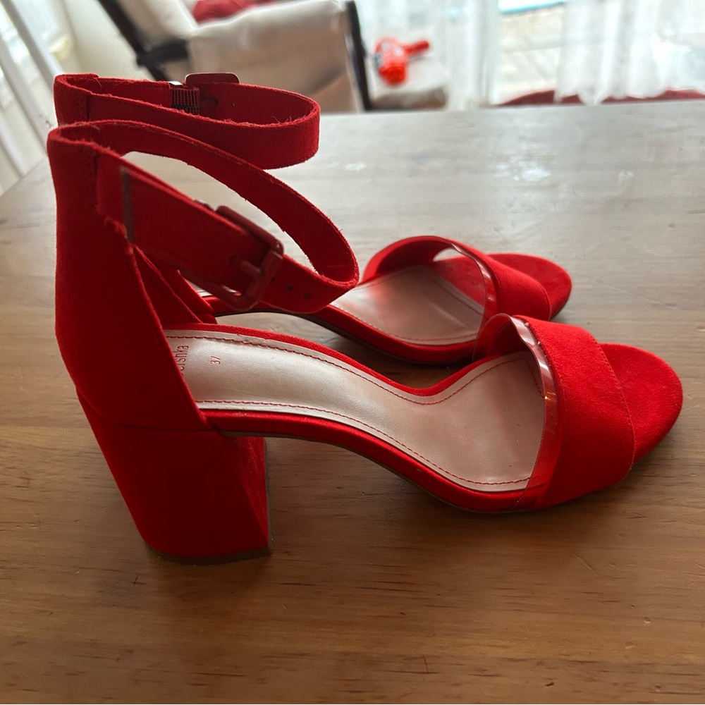 Bright Red sandals with block heels for parties and outings.